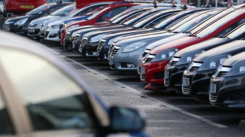Έρχονται γενναίες μειώσεις στις τιμές για αγορά καινούργιων αυτοκινήτων